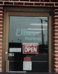 Ellies Fashions door lettering